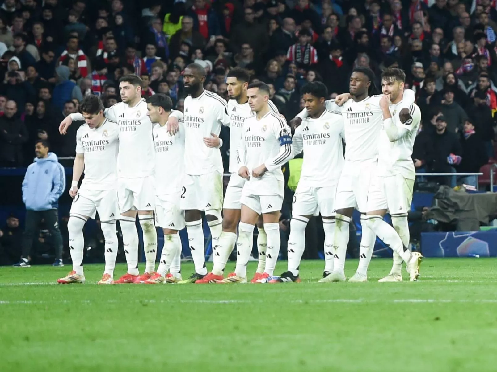 Real and PSG players began with a minute of silence in mourning
