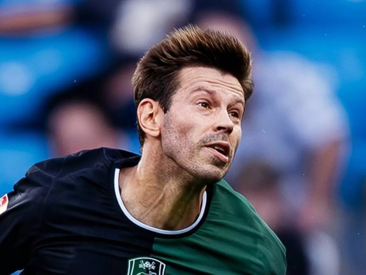 Smolov poytaxt kafesida ikki erkak bilan janjallashdi