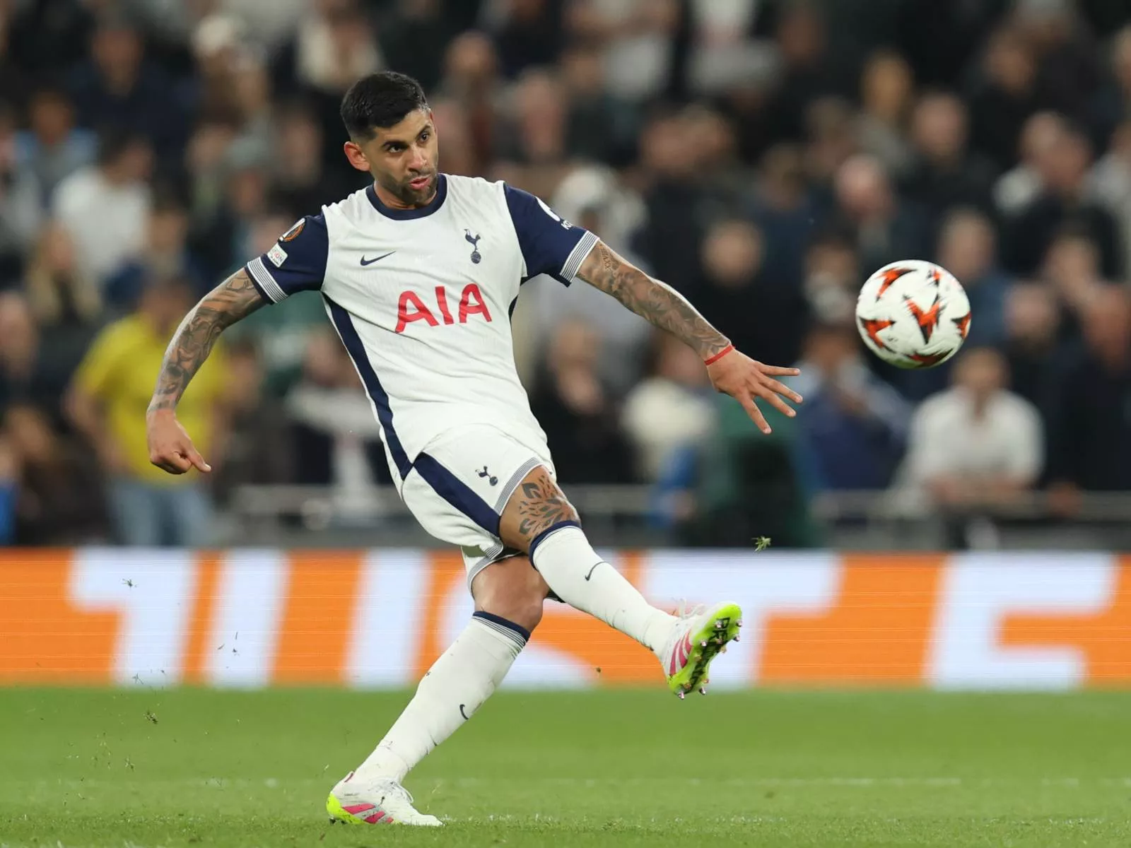 Tottenxem Kristian Romeroni saqlab qoldi