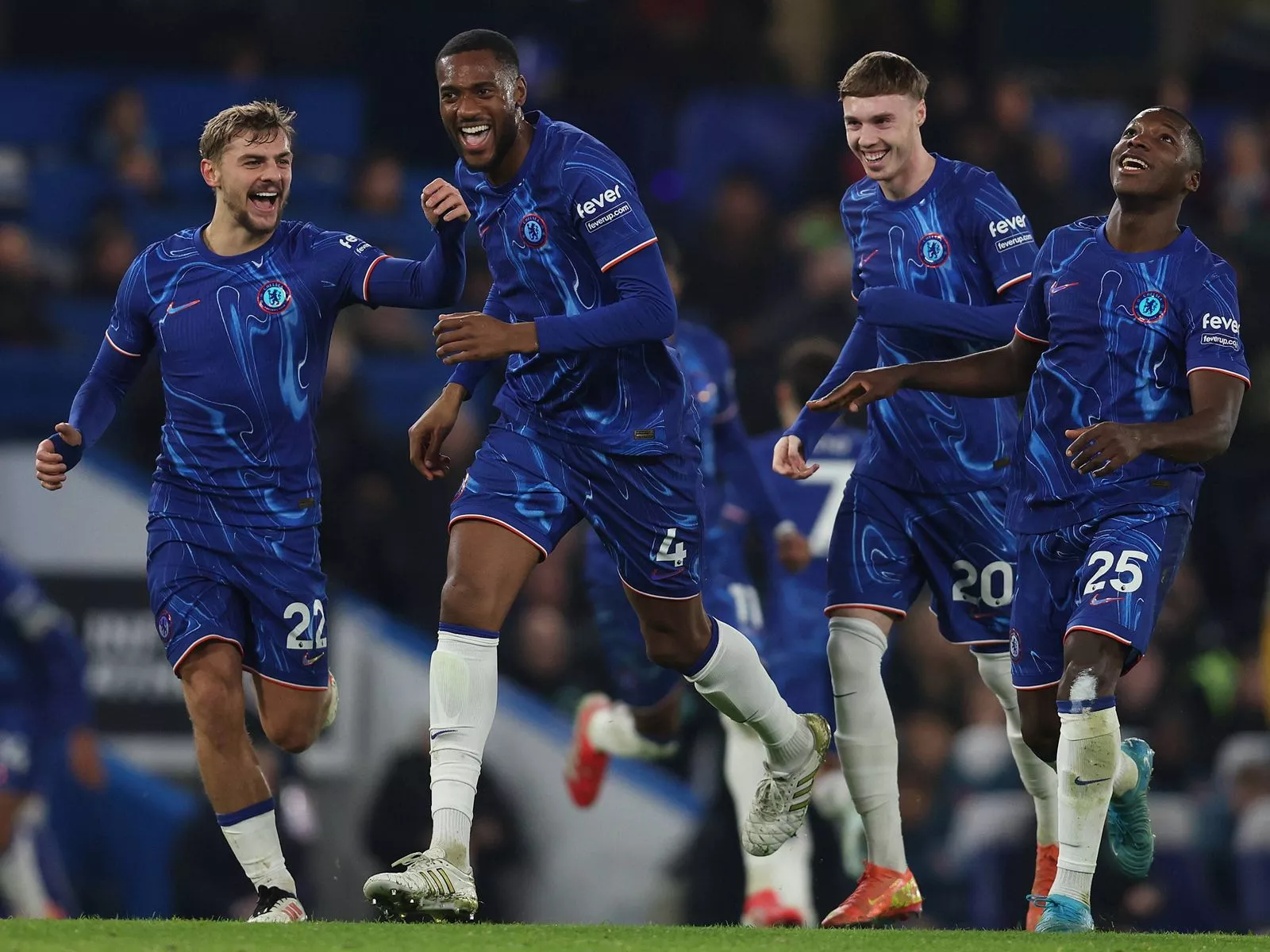 West Ham wants to buy two players from Chelsea