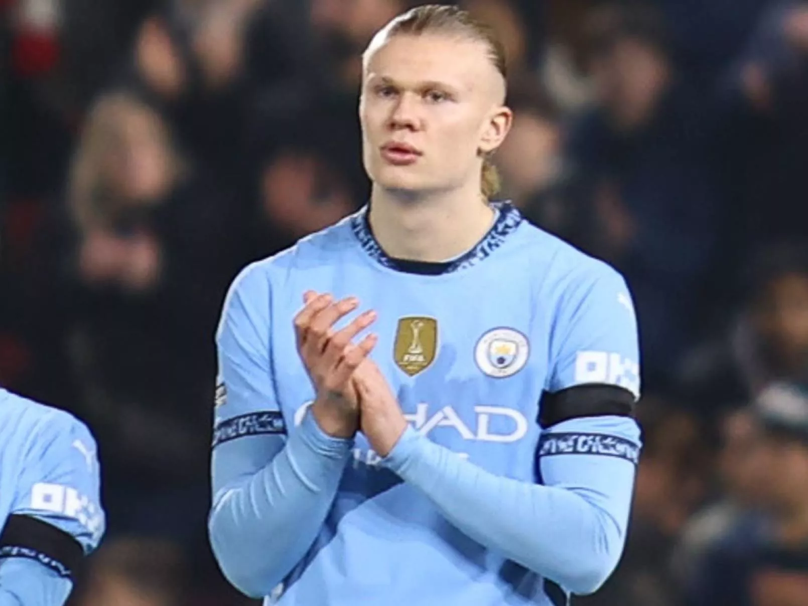 Xolan Manchester Sitining asosiy tarkibida maydonga tushadi