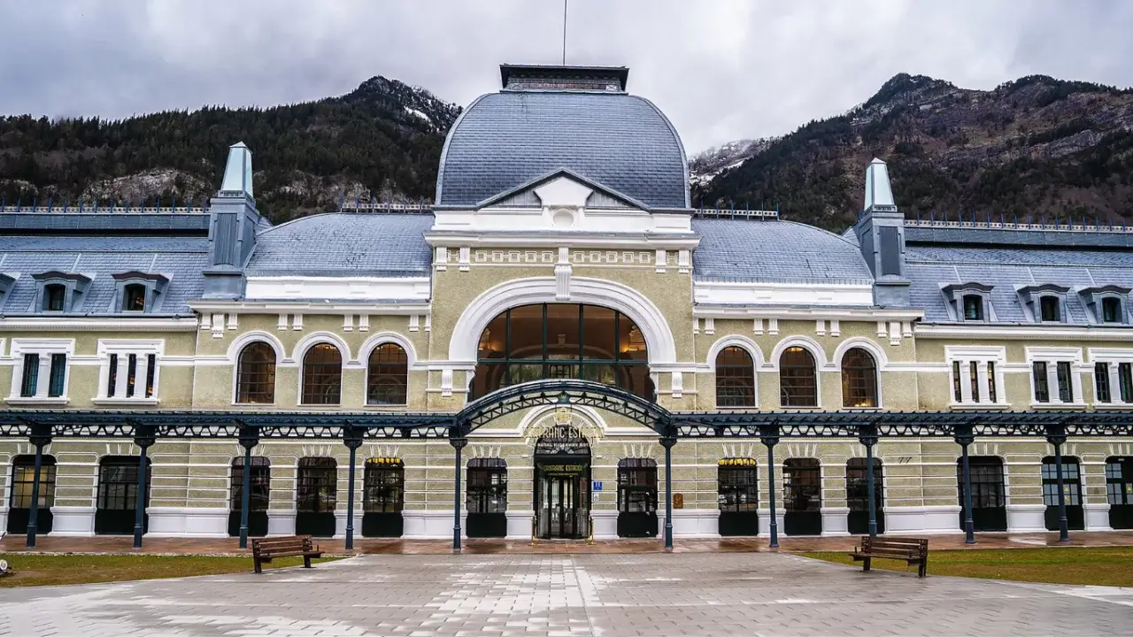 Canfranc vokzali mehmonxonaga aylantirildi