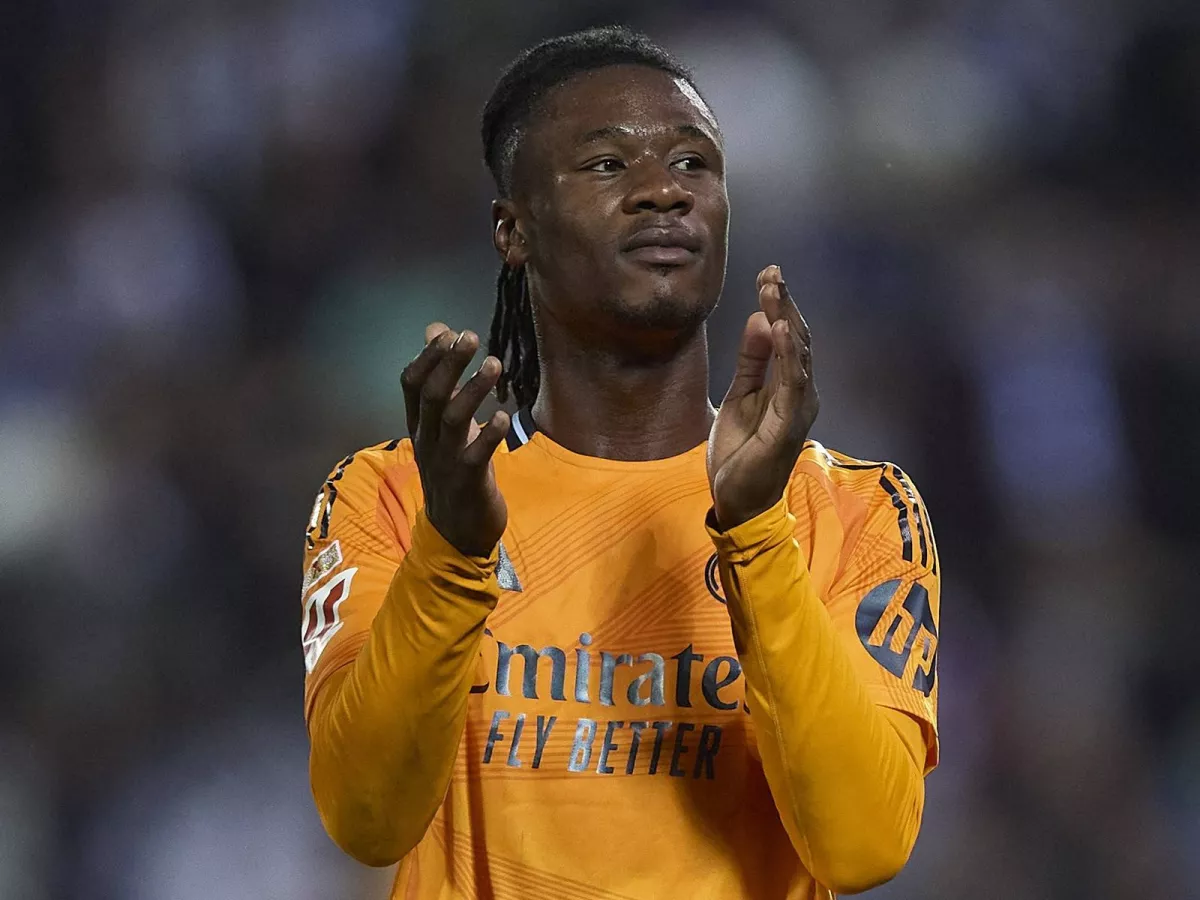 Manchester United may pay 80 million euros for Kamavinga