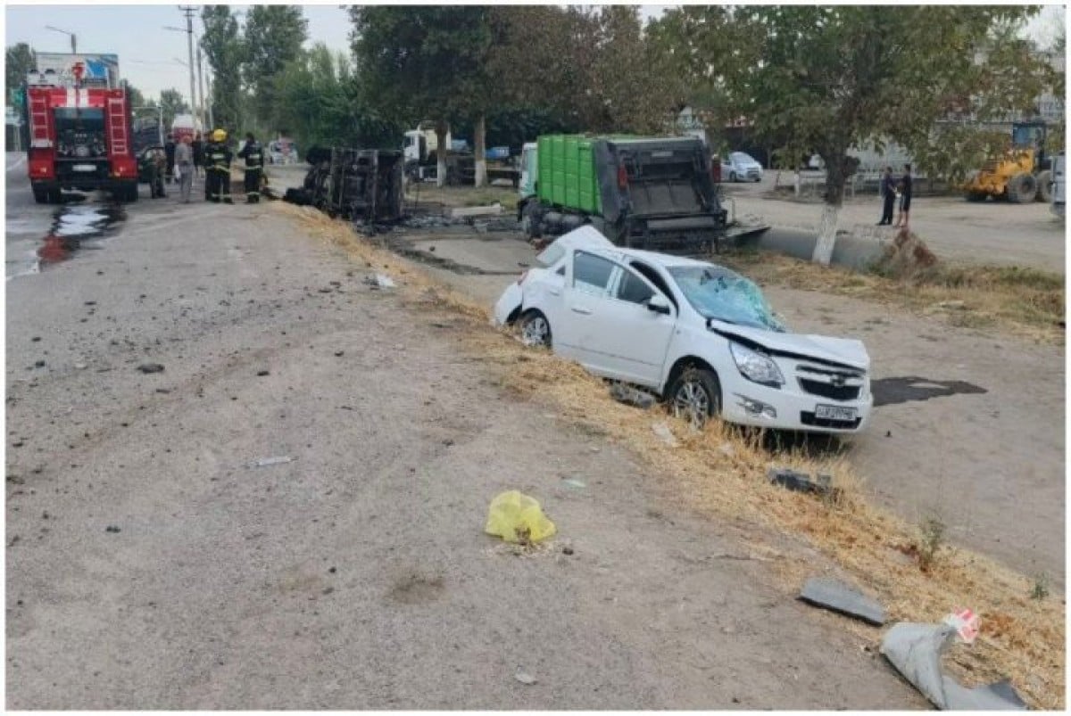 A truck overturned and caught fire in Tashkent