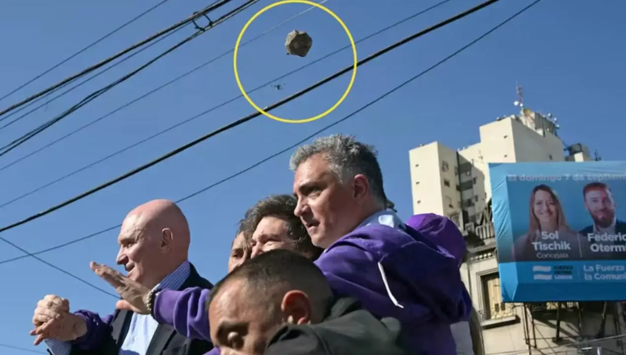 Argentina prezidentiga saylovoldi uchrashuvida toshbo‘ron qilindi
