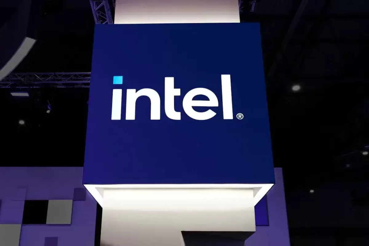 Правительство США покупает долю в компании Intel