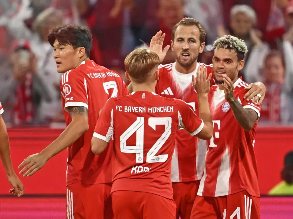 Bayern scored three goals at Augsburg stadium
