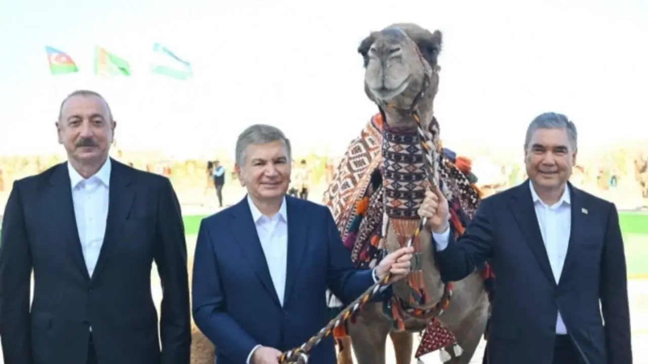 Mirziyoyev and Berdimuhamedov met at a cultural event