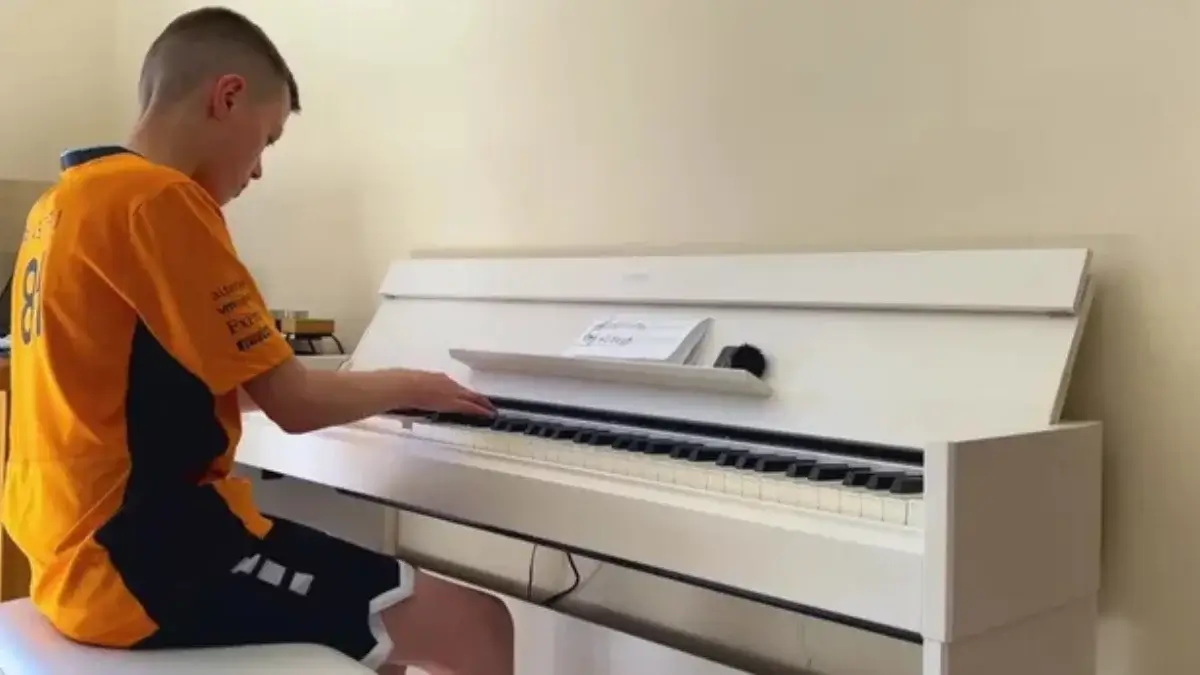 11-year-old Harvey learned to play the piano independently