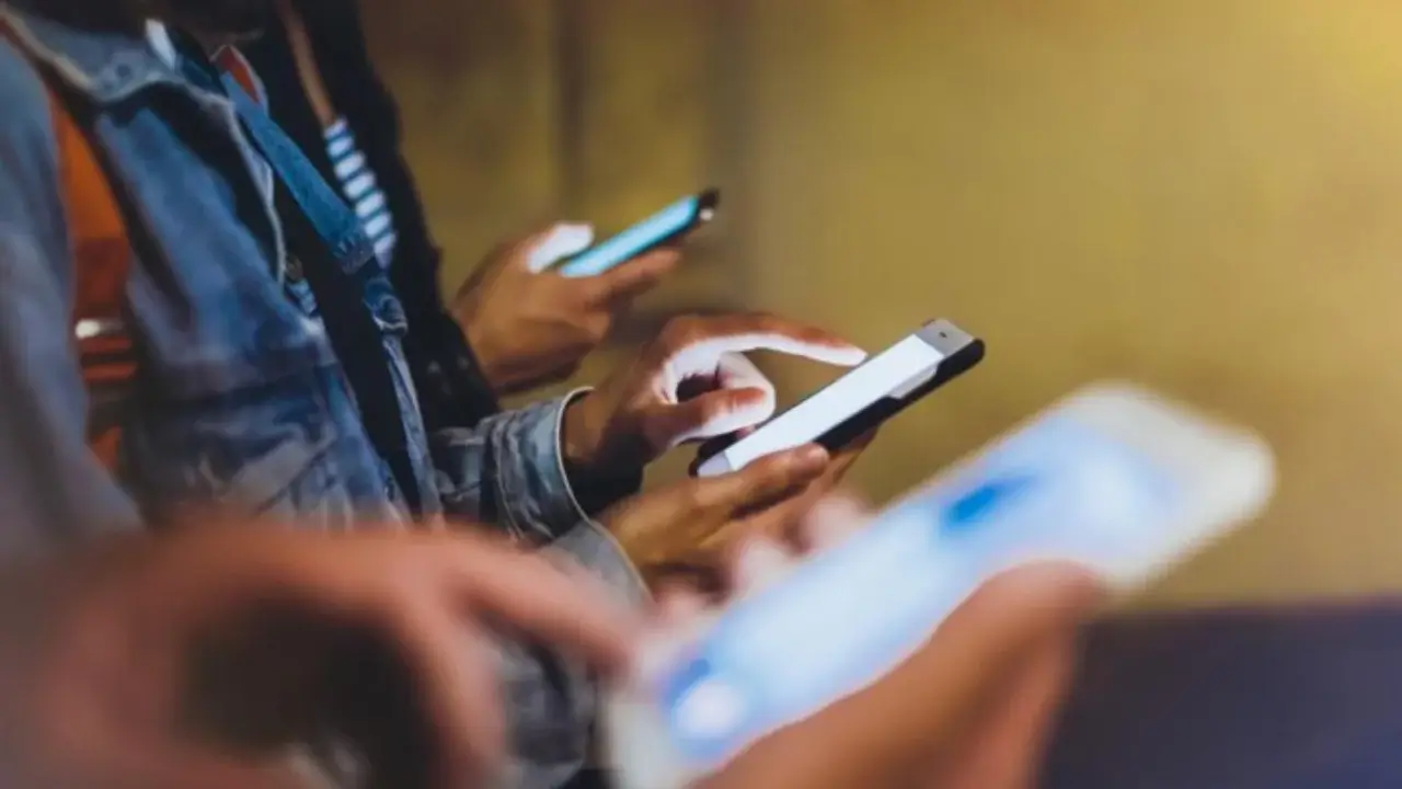 Yaponiya smartfondan kuniga ikki soat foydalanishni tavsiya qildi