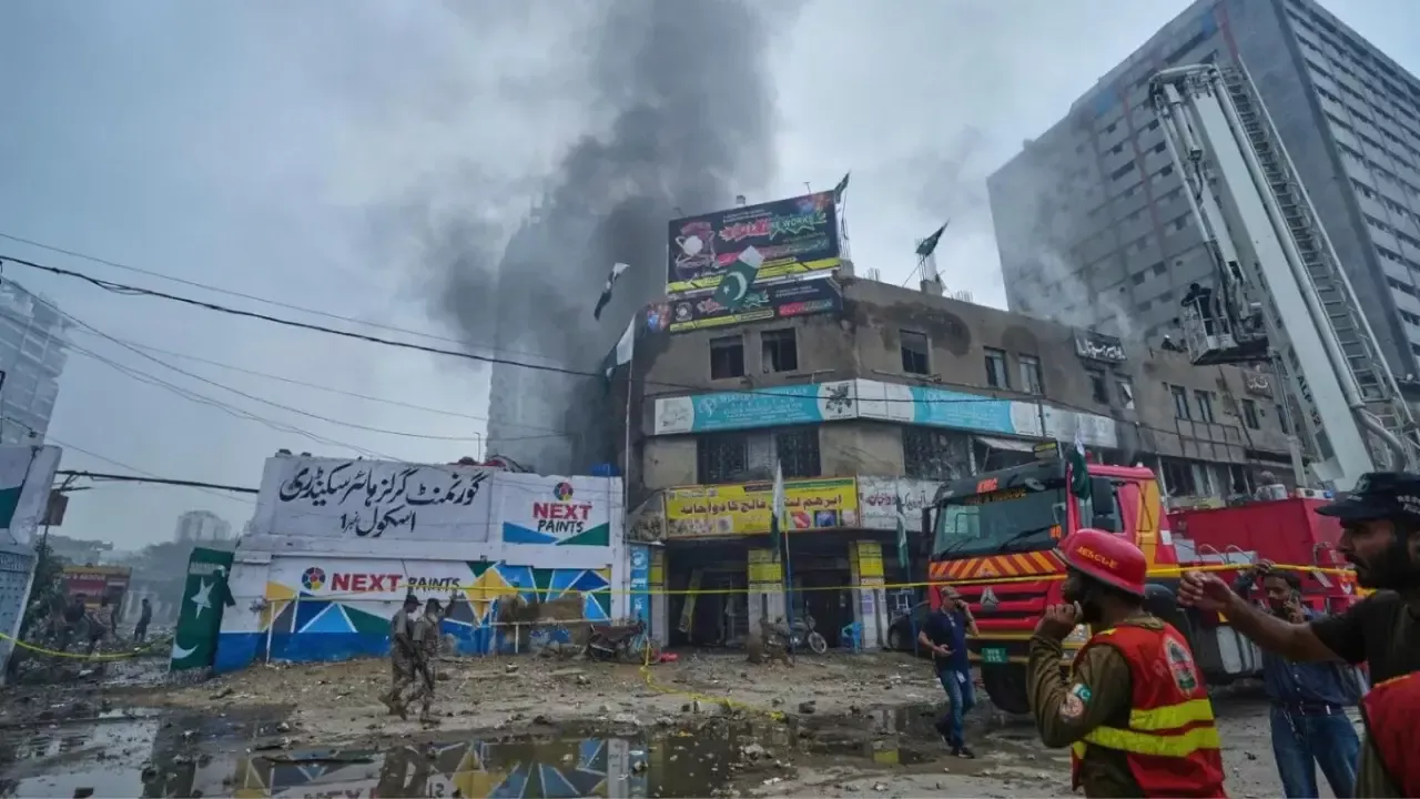 Karachida pirotexnika omborida portlash yuz berdi