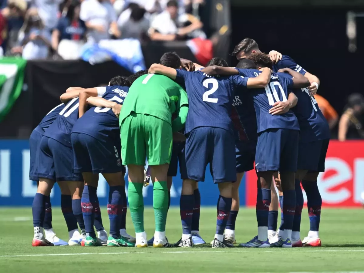 Zabarny is a starter in PSG, Safonov is on the bench