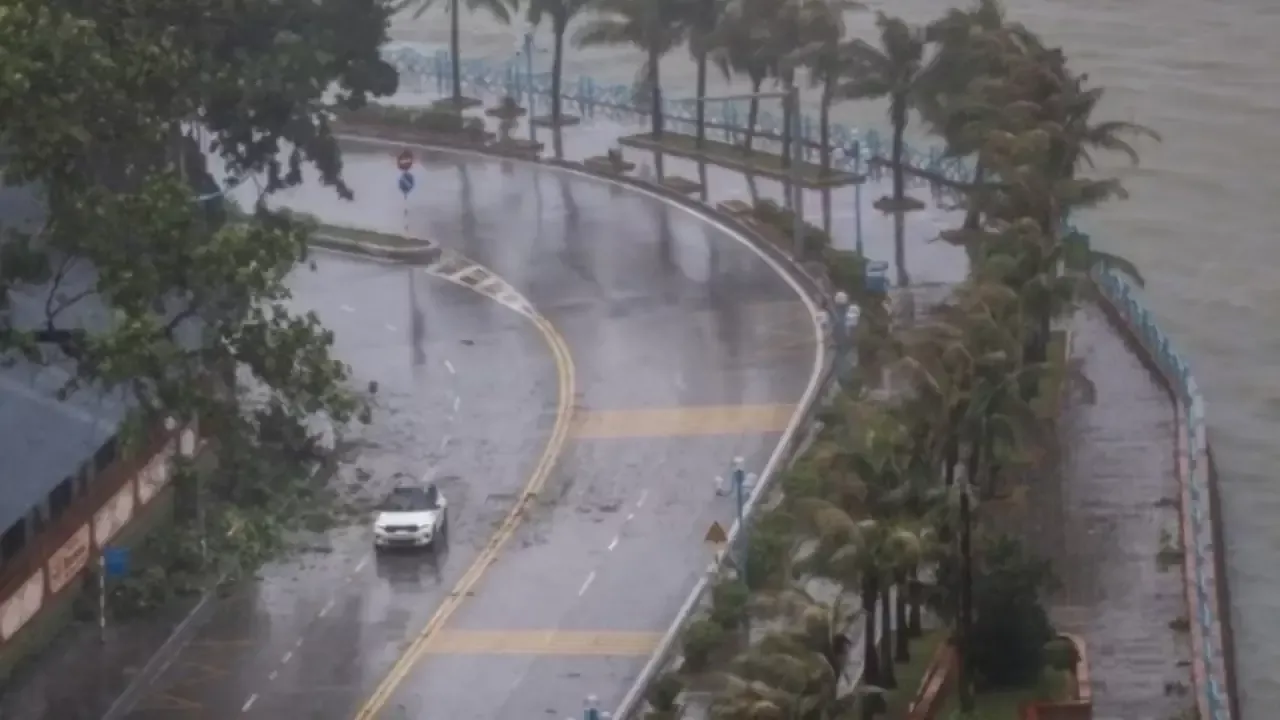 Evacuation started due to a strong typhoon in Vietnam