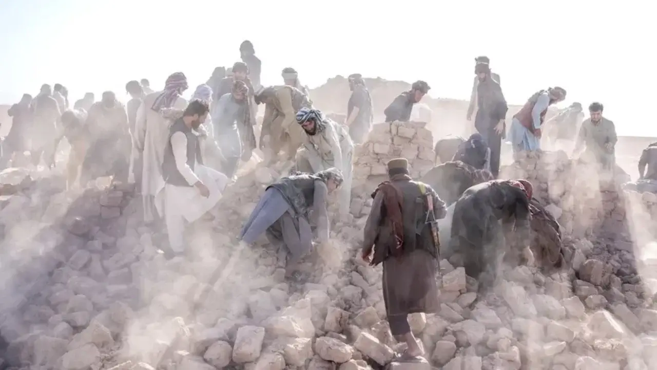 Strong earthquake in Afghanistan killed hundreds of people