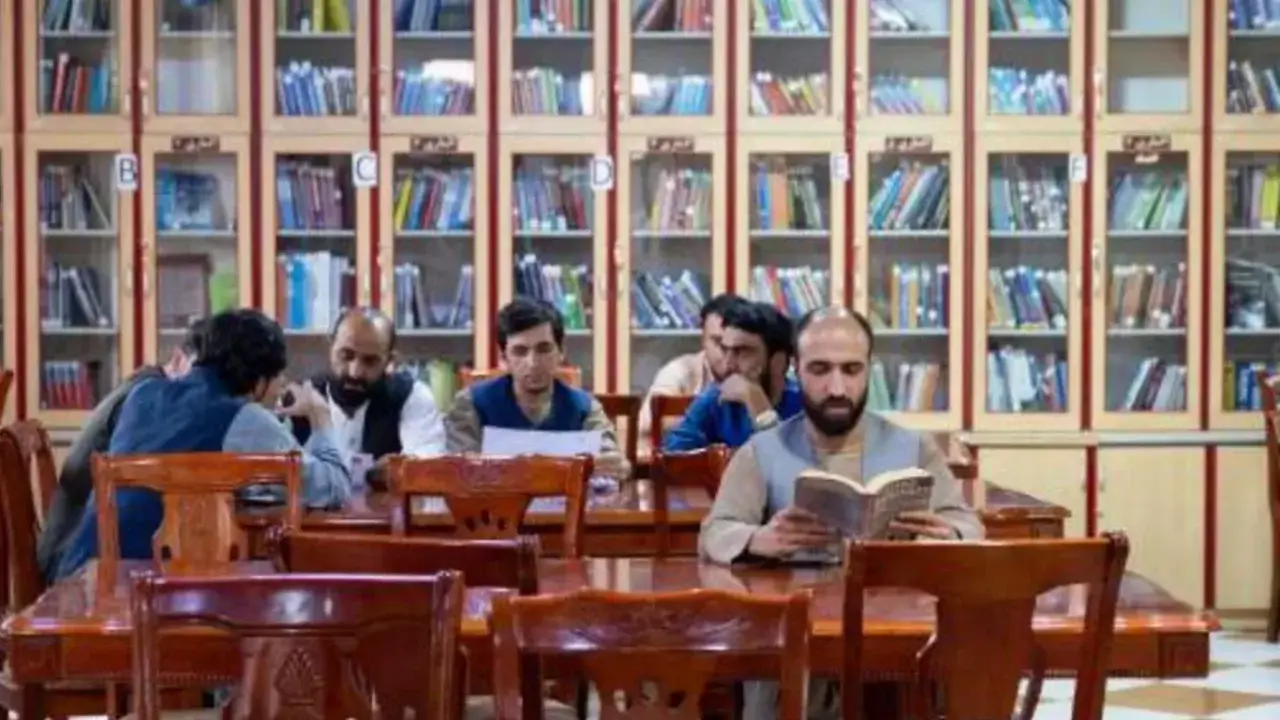Tolibon universitetlarda ayollar kitoblarini taqiqladi
