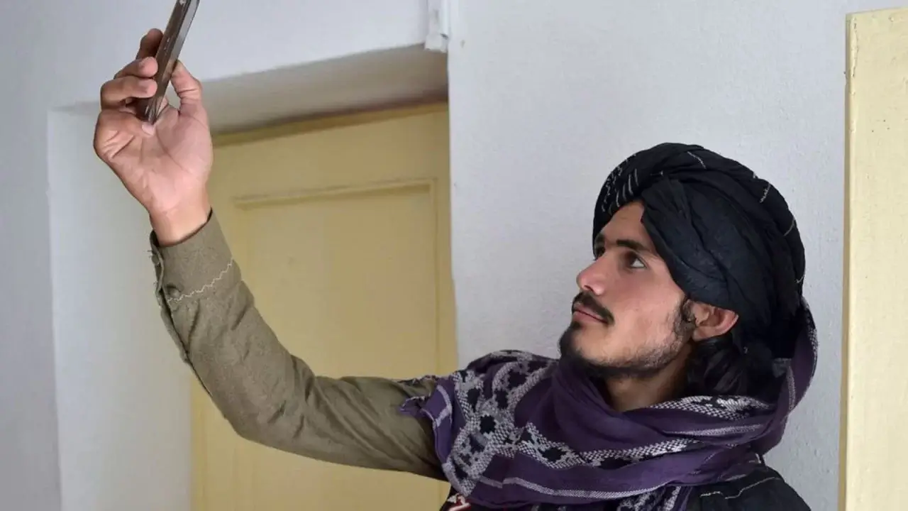 Tolibon Afg‘onistonda smartfonlardan foydalanishni taqiqlamoqchi