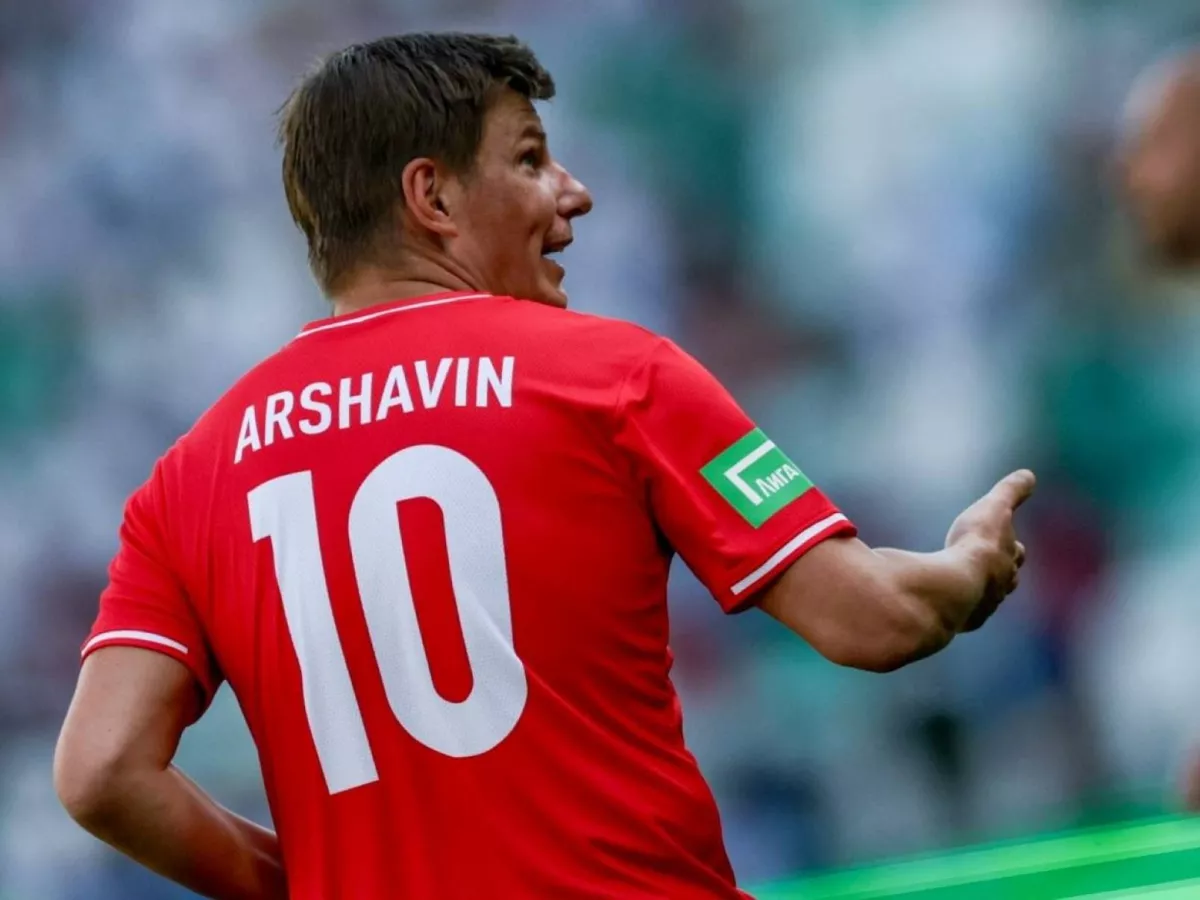 According to Sinama-Pongol, Arshavin is the best football player