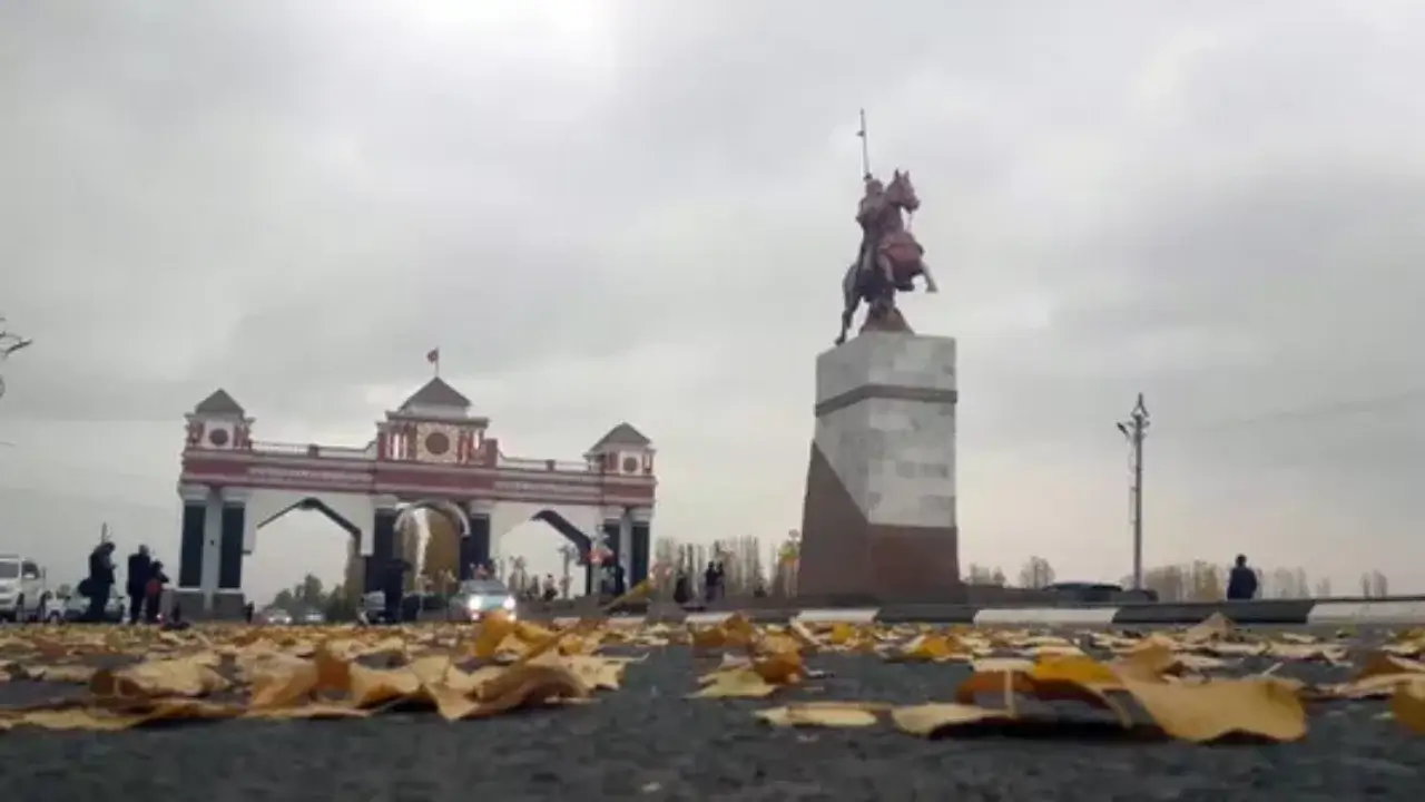 Город Джалал-Абад будет называться Манас