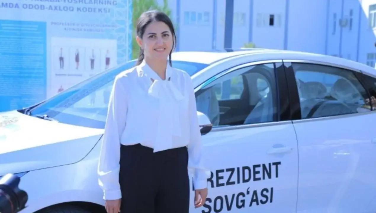 Mirziyoyev fidokor o‘qituvchini avtomobil bilan taqdirladi