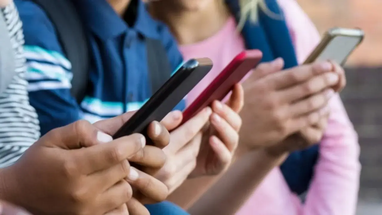 Australia bans social networks for under 16s