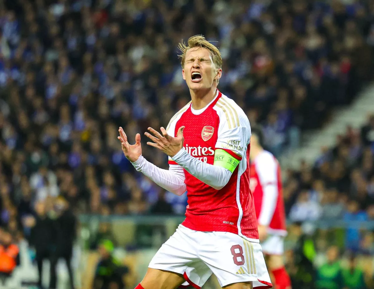 Arsenal Chempionlar Ligasi startida ikki futbolchisiz oynaydi