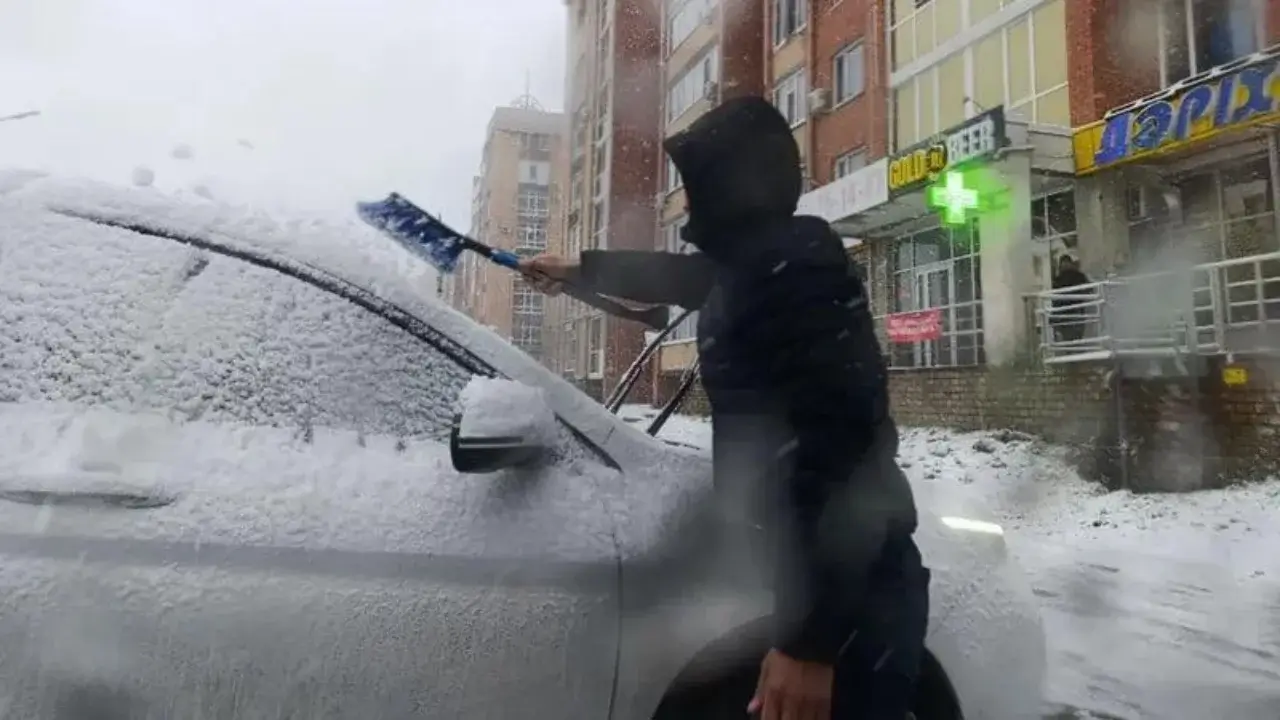 The first snow of the year fell in Kazakhstan, roads froze