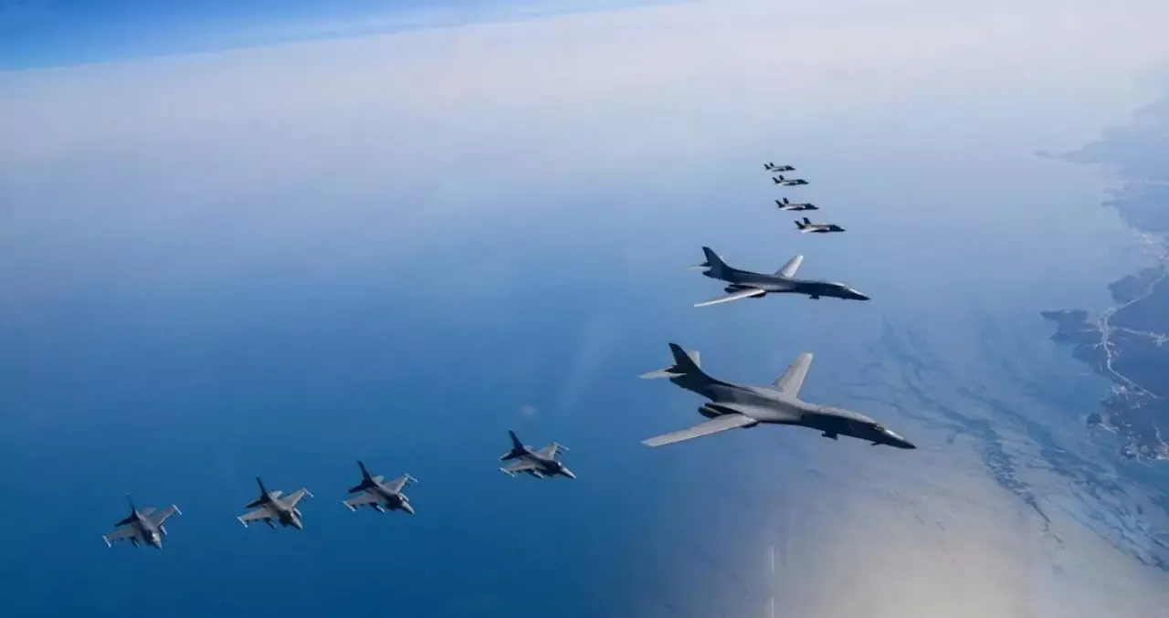 Американские самолеты следили за Россией возле Аляски