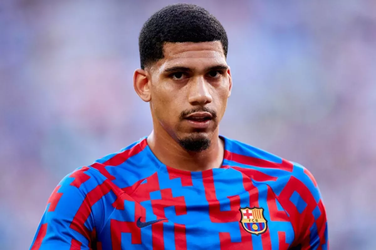 Araujo: Barselona futboliga ishonish kerak