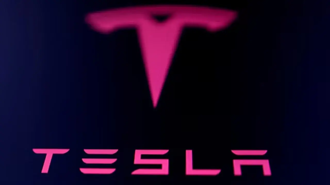 Tesla amerikalik ishchilar o‘rniga chet elliklarni ishga olmoqda