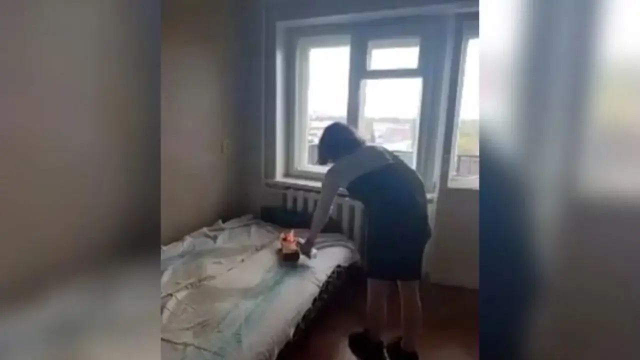 19-year-old girl set her father's house on fire for the internet