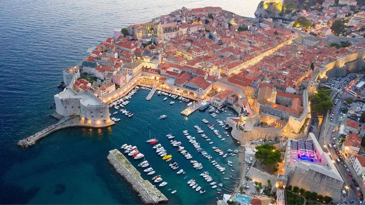 Dubrovnikda sayyohlar oqimi yangi qoidalarga bo‘ysunadi