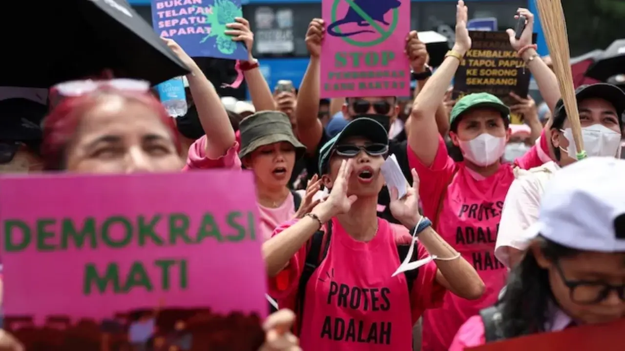 Jakartada ayollar davlat sarfini tanqid qildi