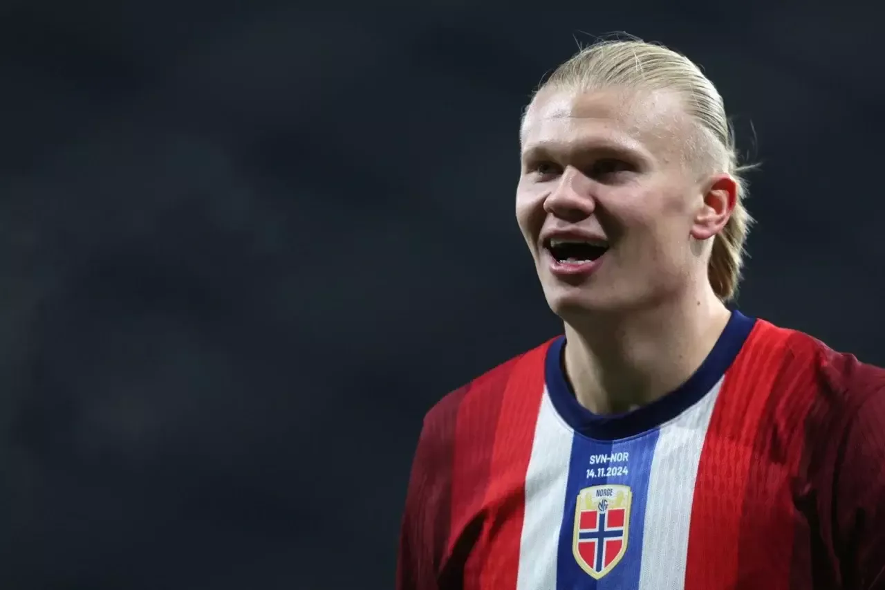 Erling Haaland injured by bus door
