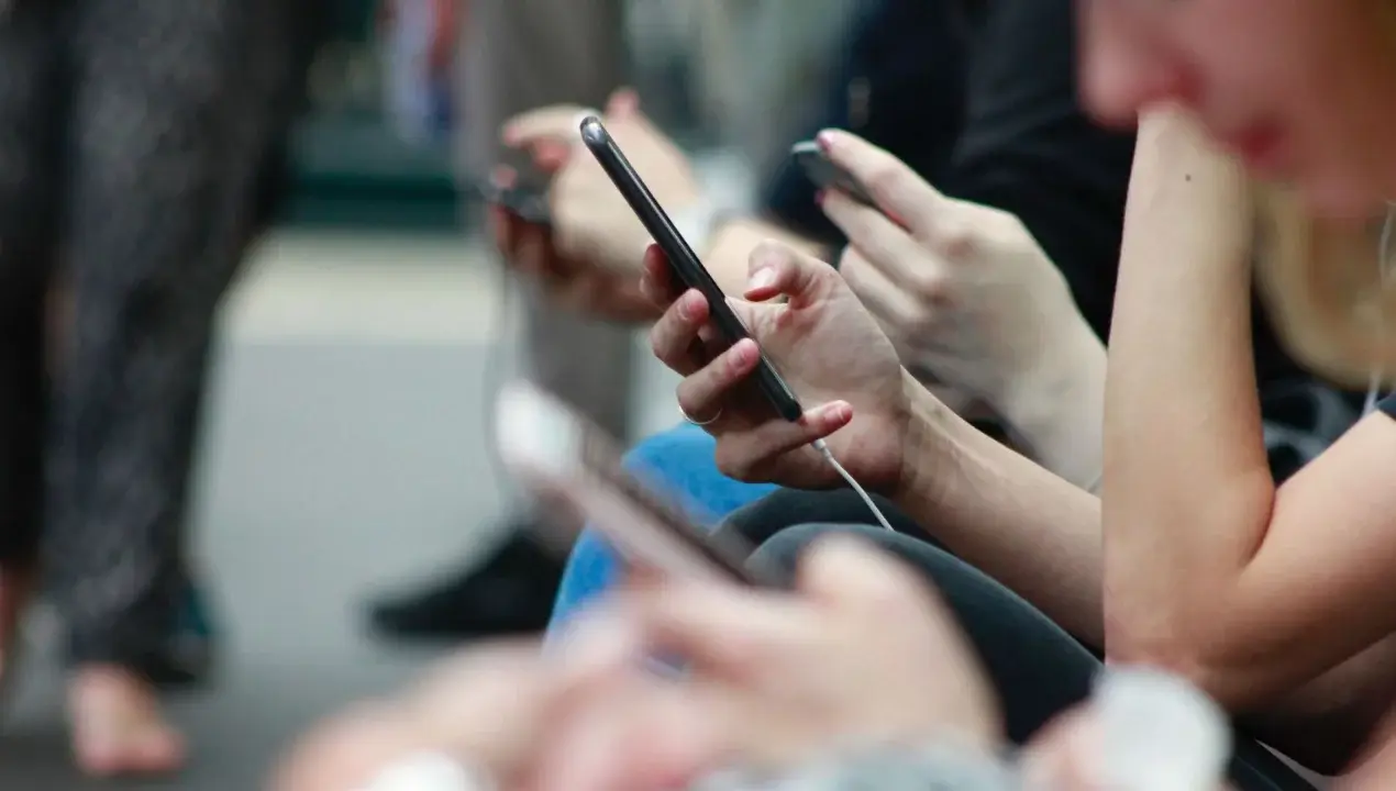 Xitoyda smartfondan uzoq foydalanish falajga olib keldi