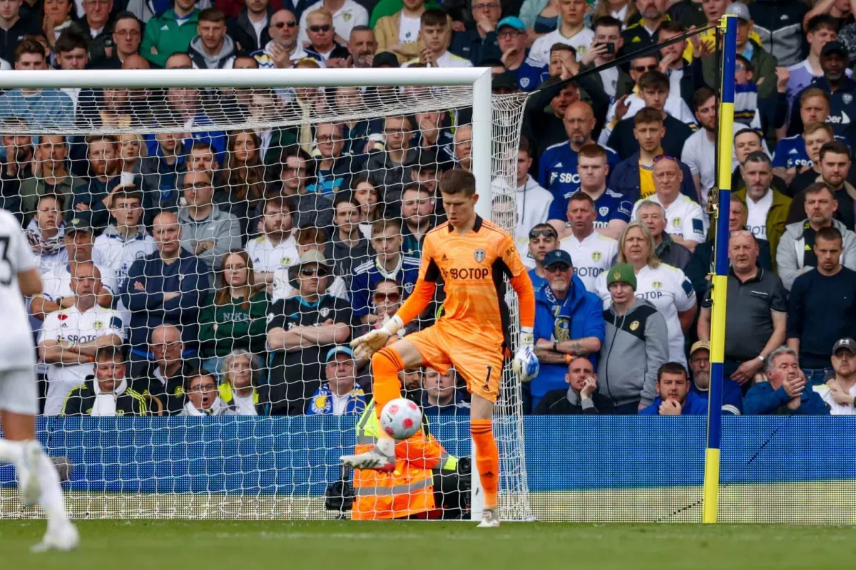 Inter wants to buy Leeds goalkeeper