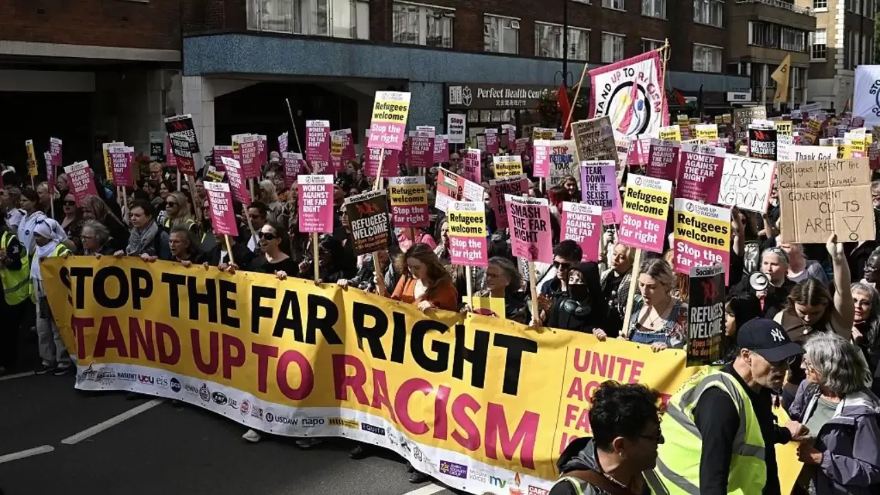 Londonda immigratsiyaga qarshi va qarshi namoyishlar bo‘lib o‘tdi