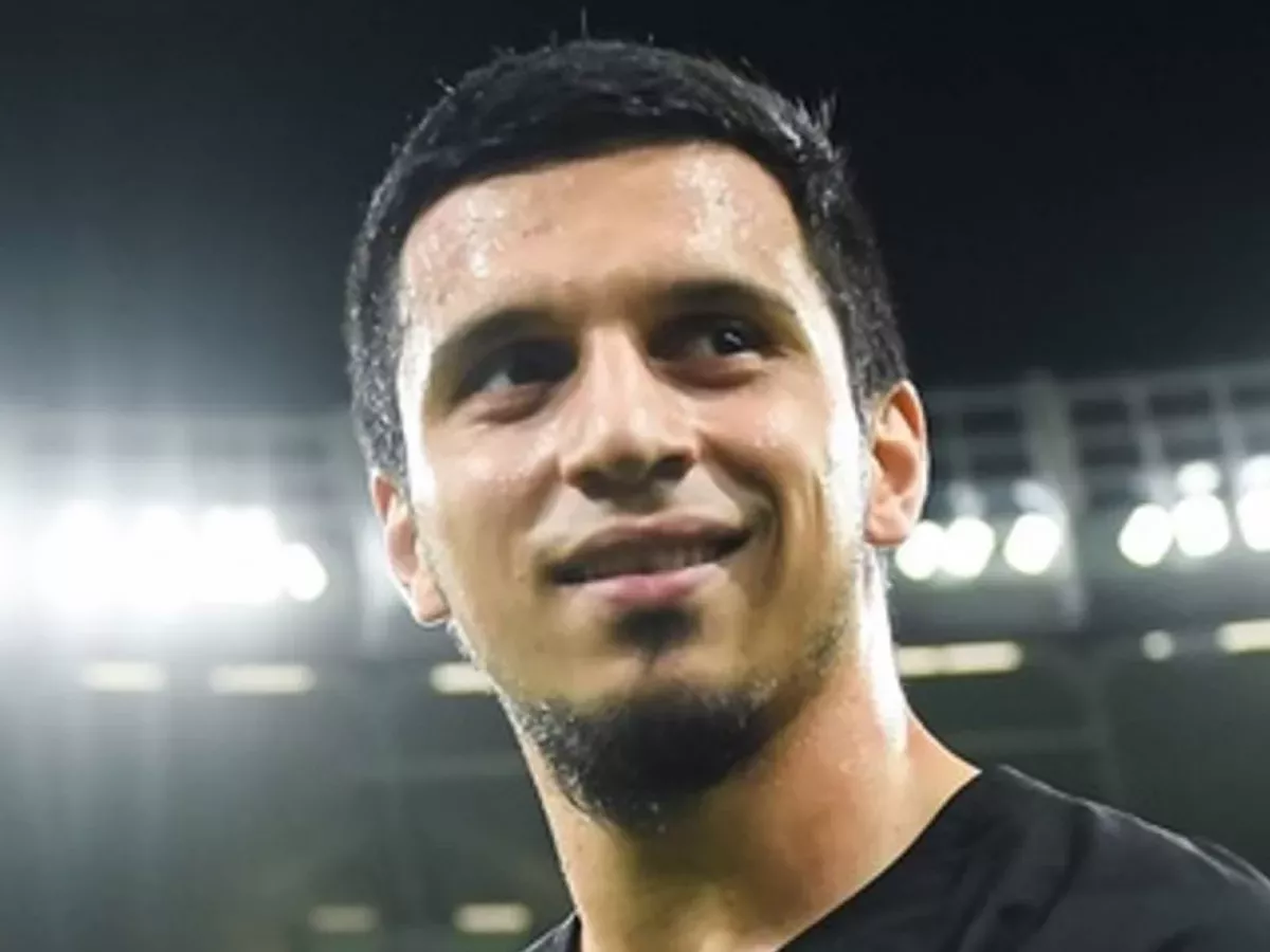 Магомед-Шапи получил красную карточку, команда проиграла