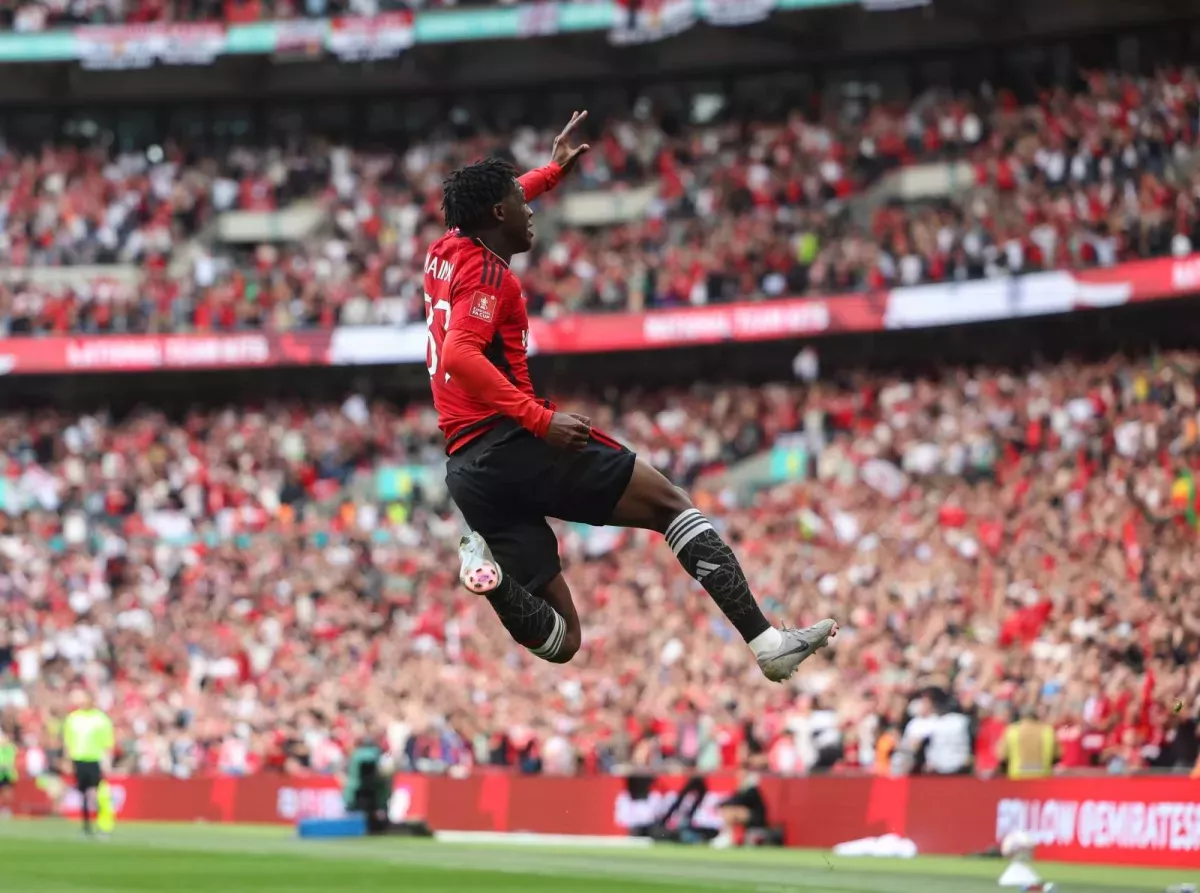 Manchester Siti va Nyukasl Maynuni sotib olmoqchi