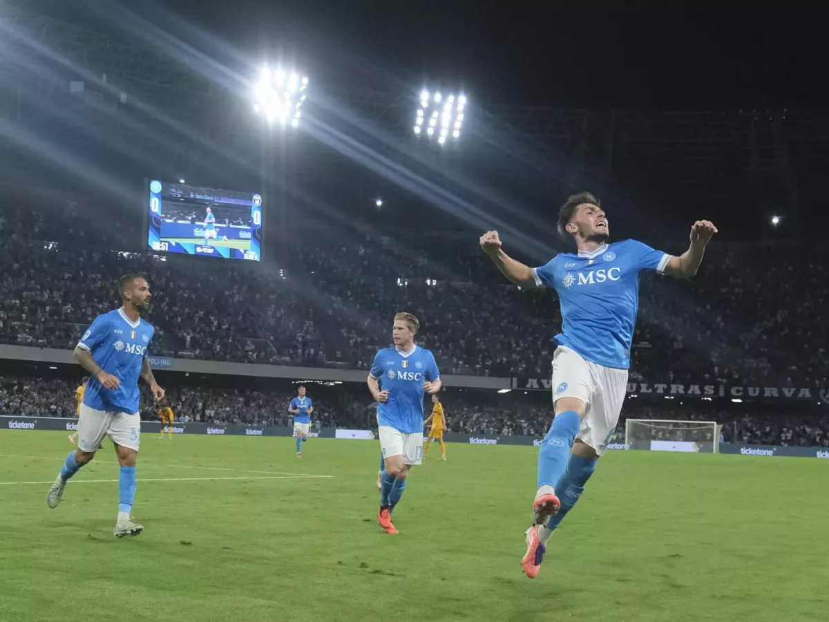 Объявлены стартовые составы команд Милан и Наполи