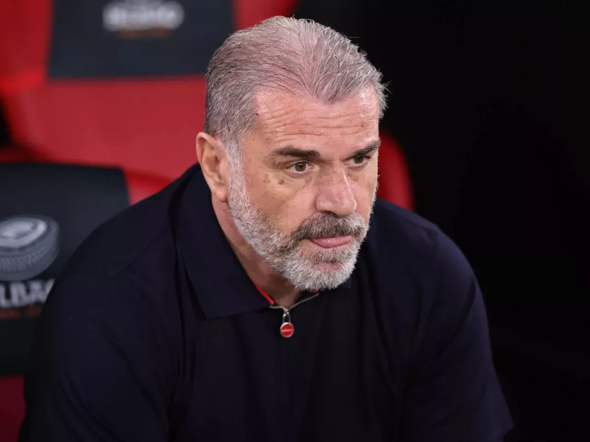 Postekoglu: Futbolchilarning harakatidan faxrlanaman