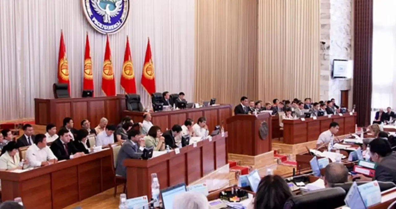 Парламент Кыргызстана распущен досрочно