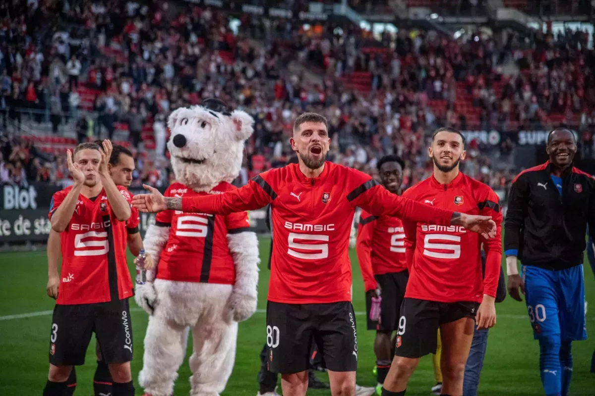 Ренн одержал победу над Лионом в последние минуты