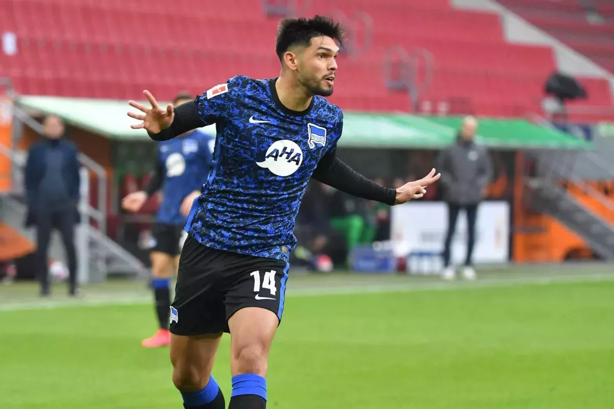 Sunderland defeated Nottingham and moved up to third place
