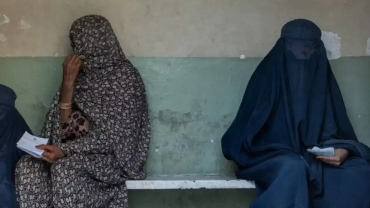 Tolibon Qandahorda ayollarni erkak stomatologdan taqiqladi