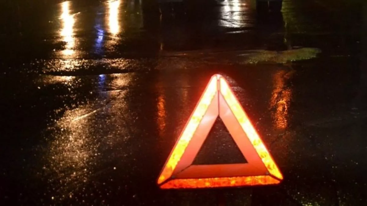 Toshkentda avtomobil svetoforga urildi, jabrlanuvchi yo‘q