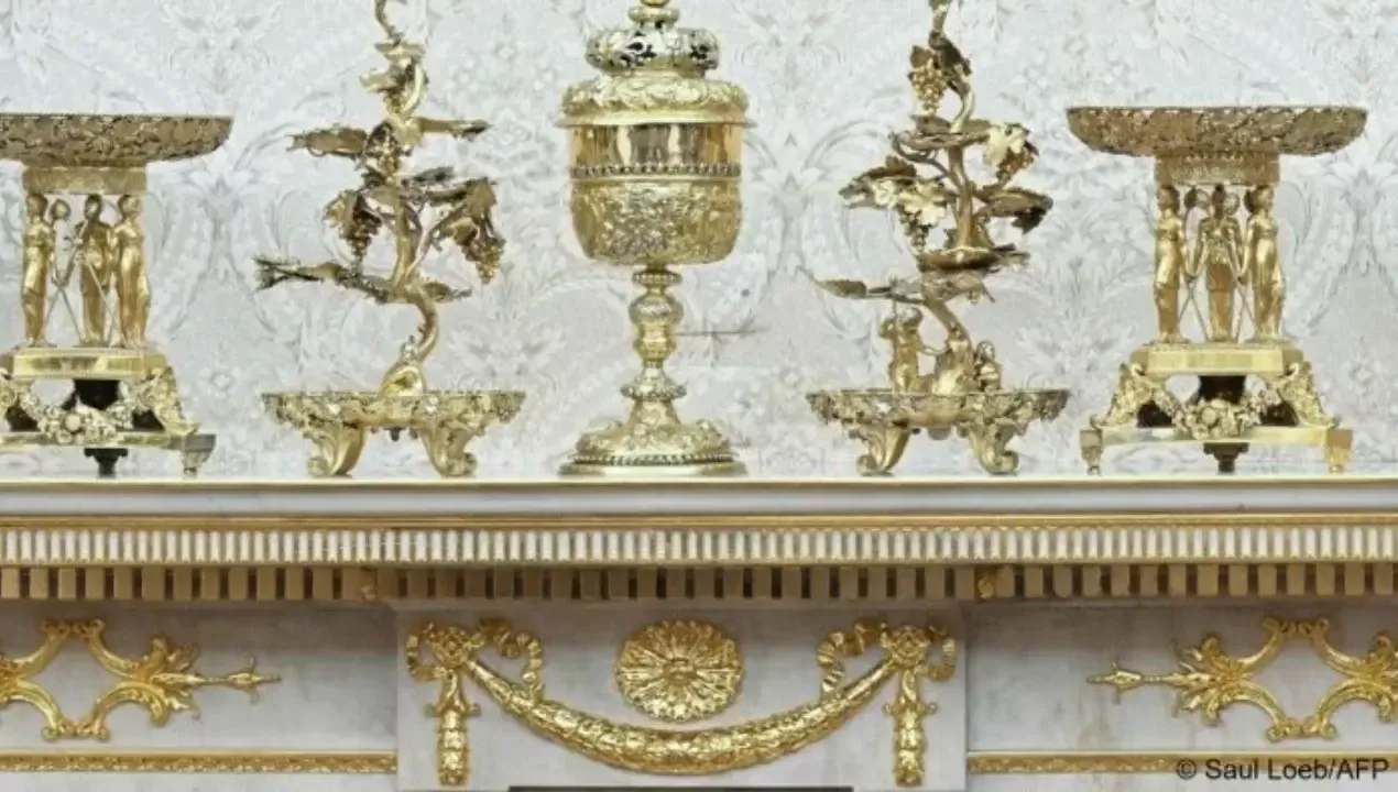 Trump Praised the Golden Decorations of the White House Oval Office