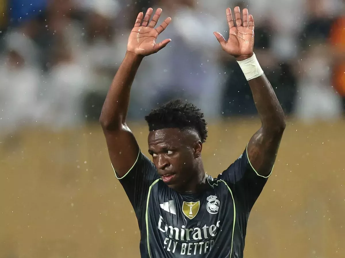 Vinisius's agent receives the latest offer from Real