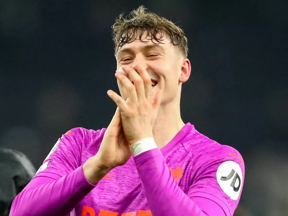 Wolverhampton extends contract with Strand Larsen