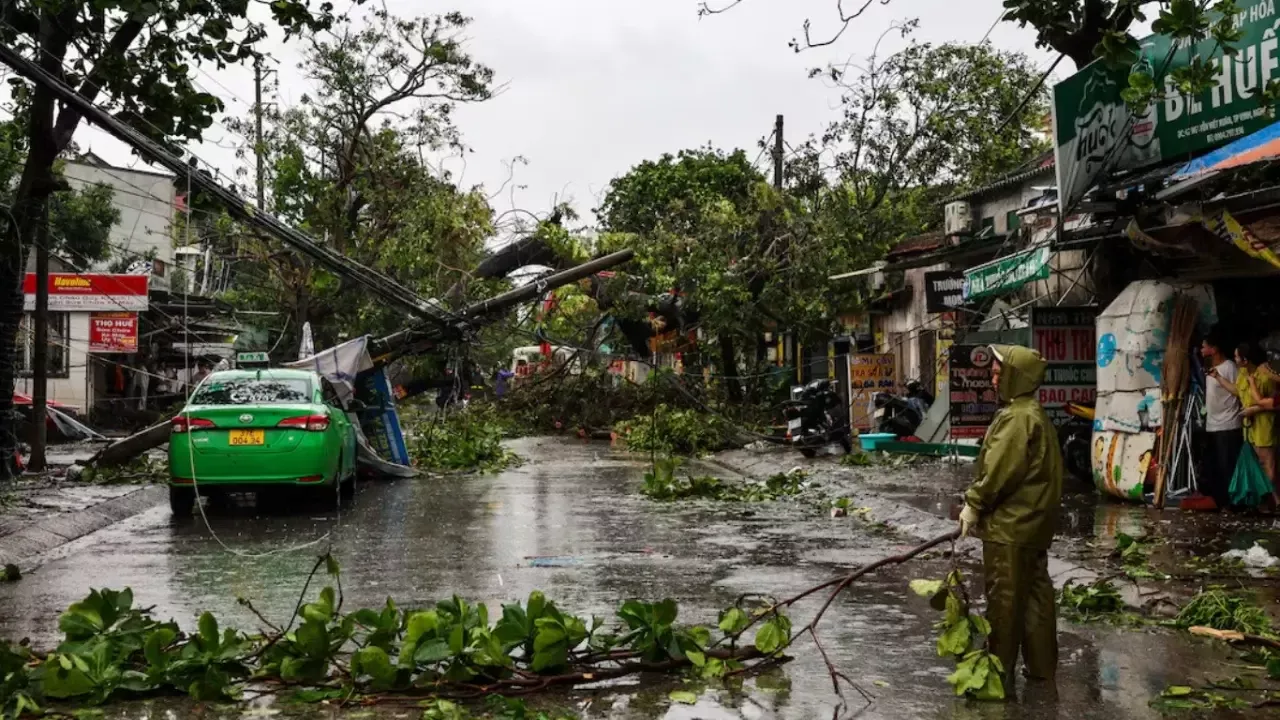 Вьетнаме ураган «Буалой» унес жизни 13 человек