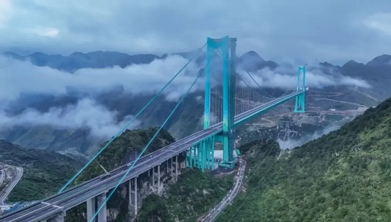 The world's tallest suspension bridge opened in China